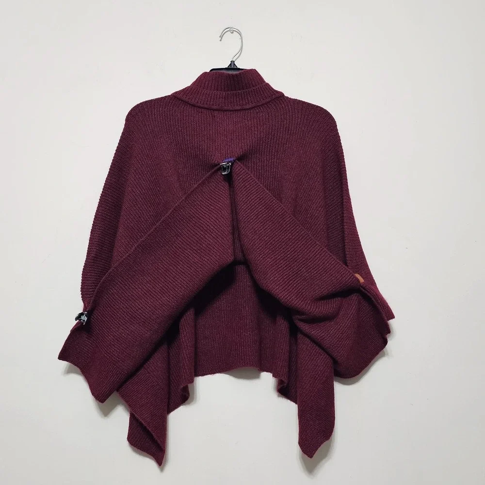 Sasso+Smyth Women Poncho Sweater One Size Burgundy Long Sleeves Turtle Neck 1089